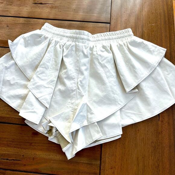 IDEM DITTO tapered Women's White Ruffle Shorts; Size Small NWT! - Picture 7 of 8